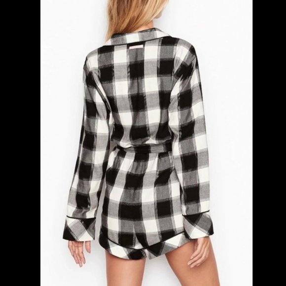 Victoria’s Secret Plaid Pajama Romper Size Large Metallic Threads - Picture 2 of 11